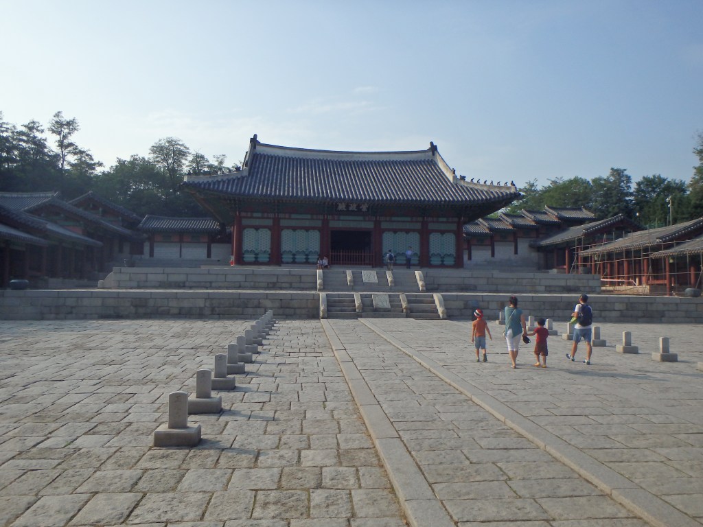 Sungjeongjean - the main hall where kings met subjects and diplomats