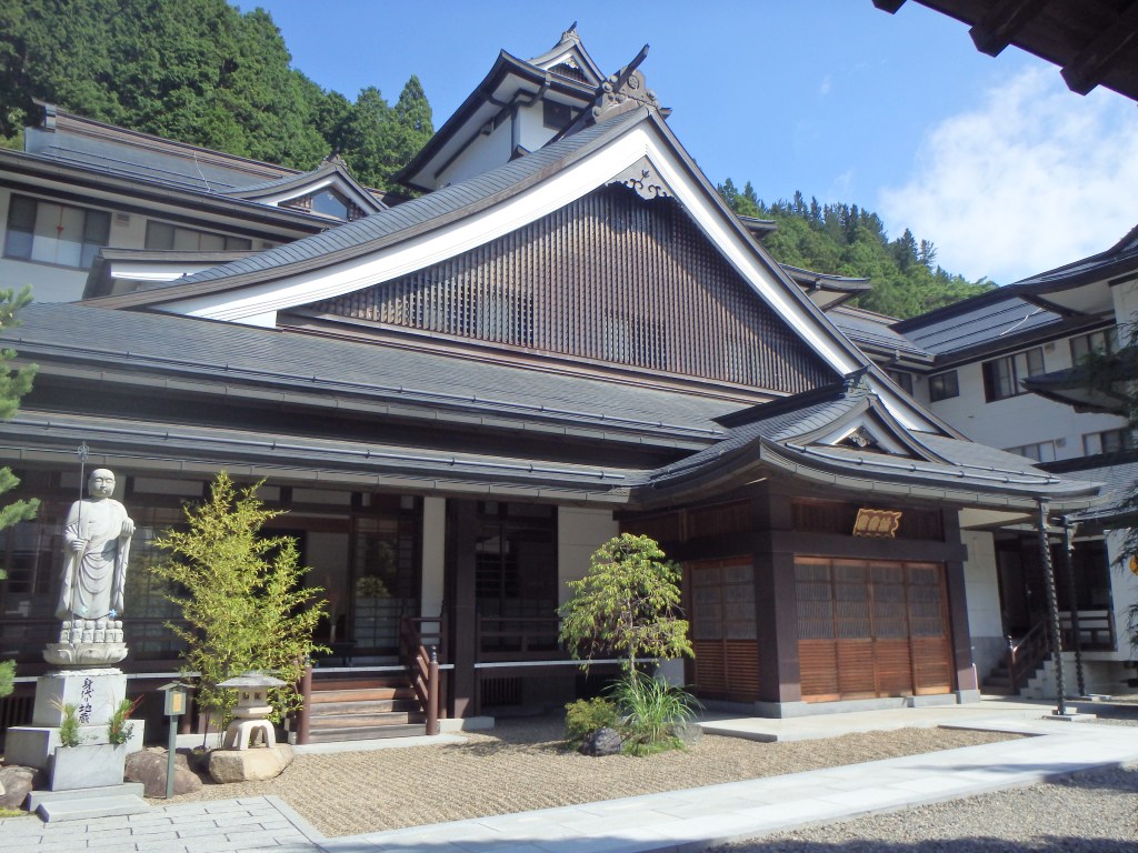 Another temple off the road