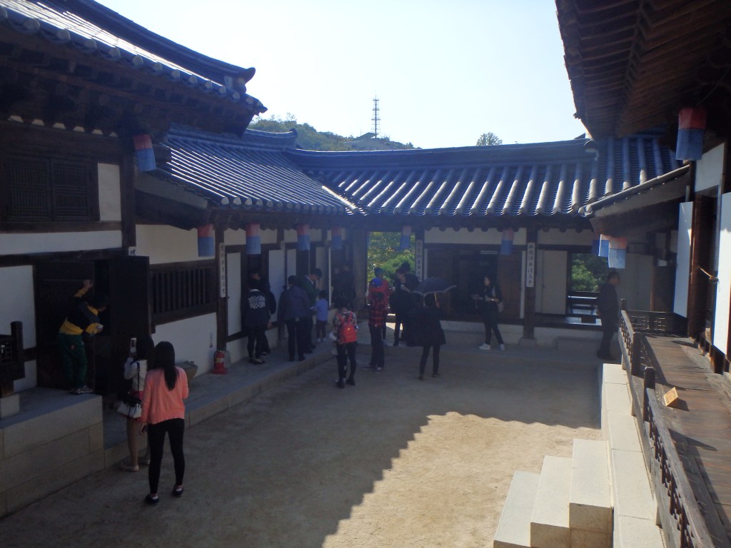 This hanok is also a replica. The original was built around 1910 and belonged to an uncle of Empress Sunjeong. Apparently they attempted to move the original hanok but felt it was too fragile.