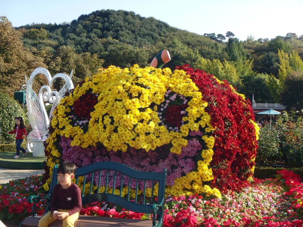A pumpkin of flowers!