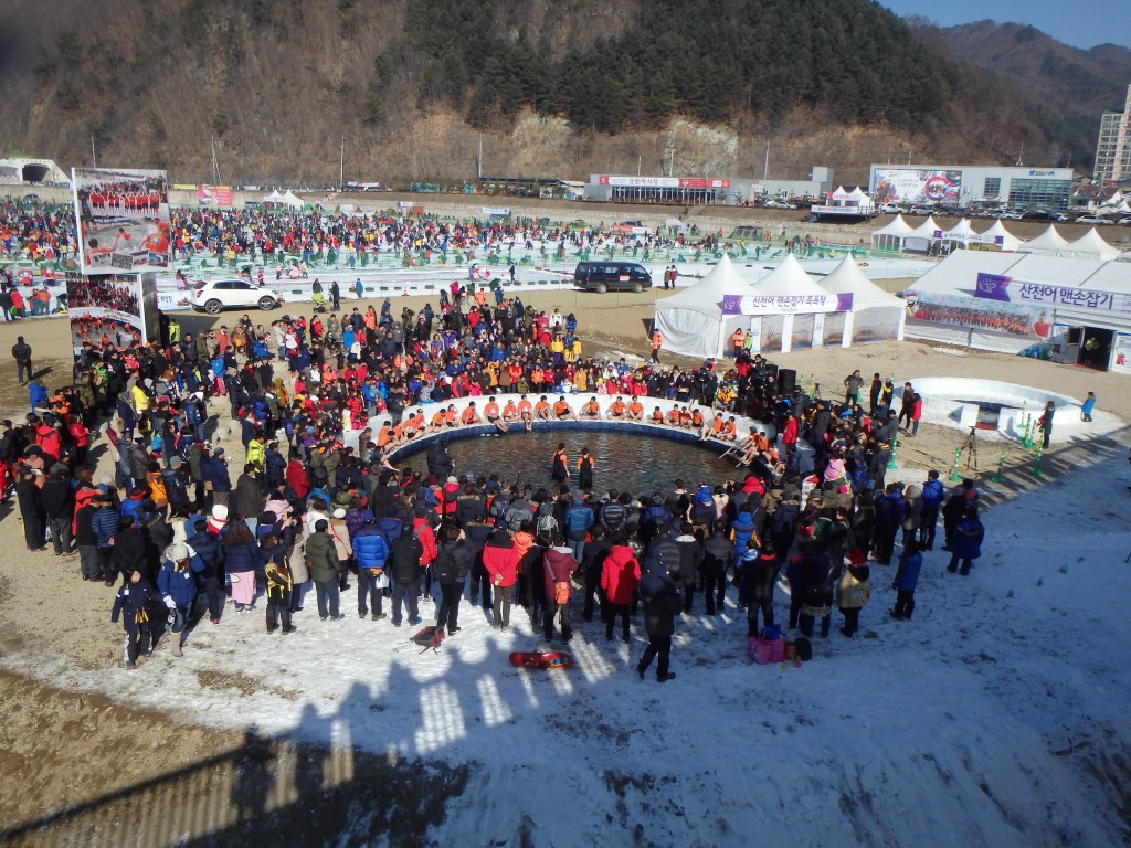 The small pool for bare-handed fishing