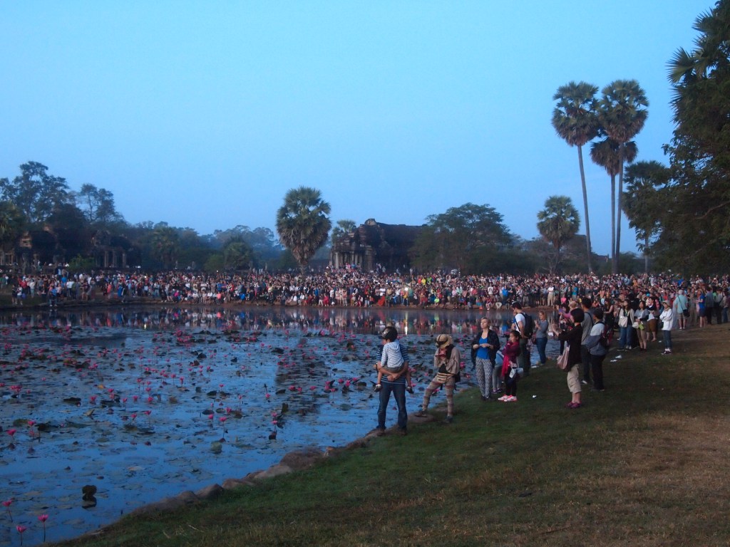 still a large crowd as we walked toward the temple