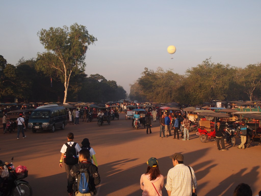 the mess of tuk tuks outside