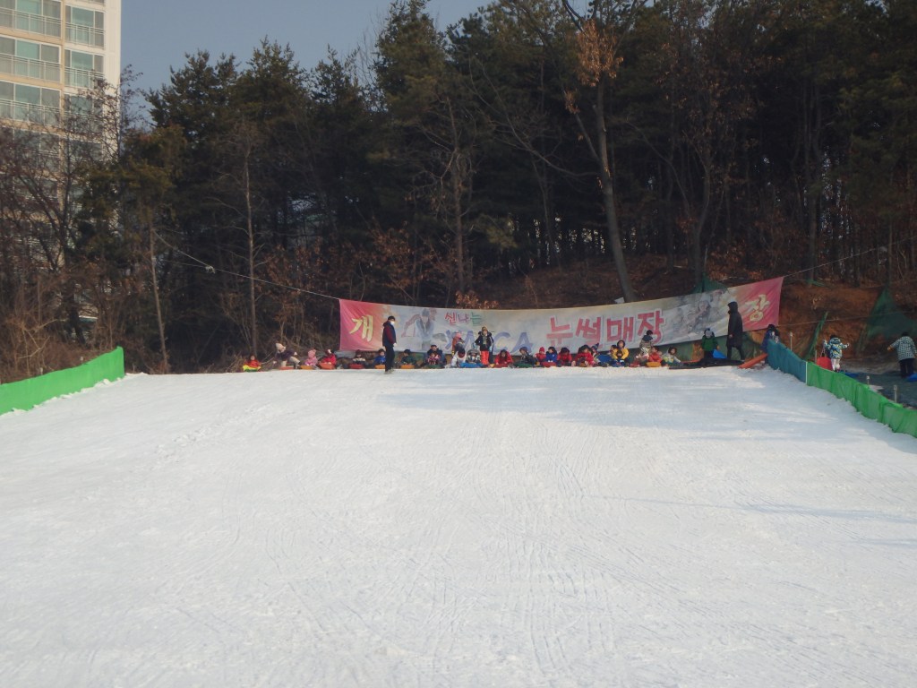 There was a staff member at the top who handled the flow of kids 