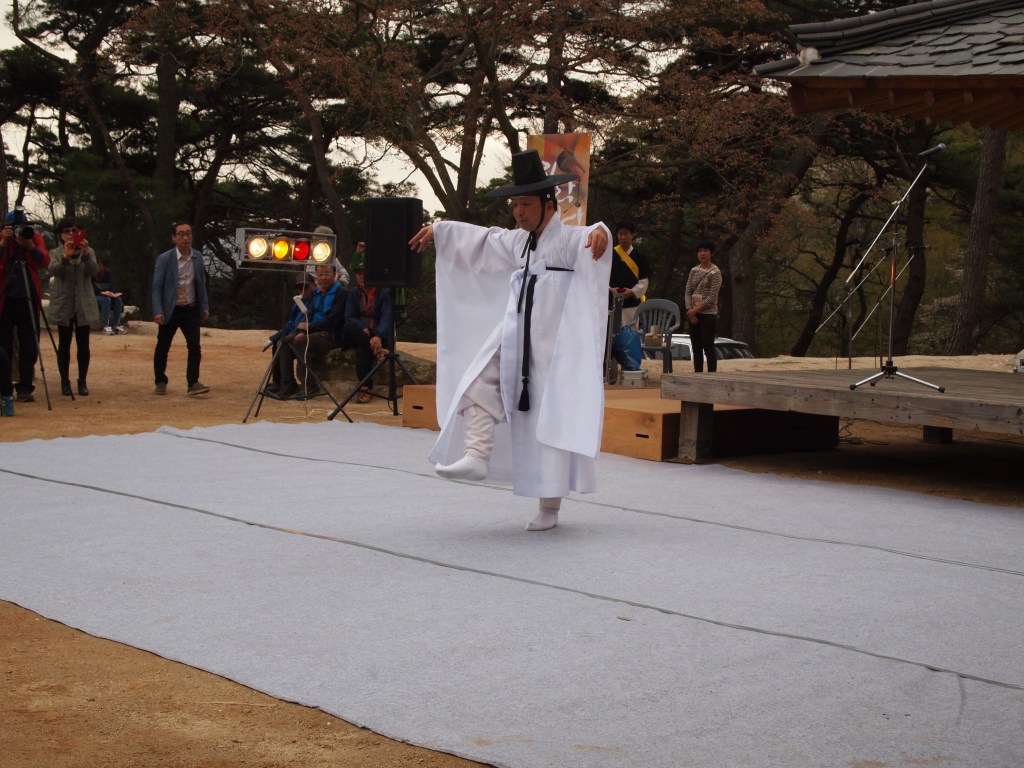 I think this was a shamanism ritual dance