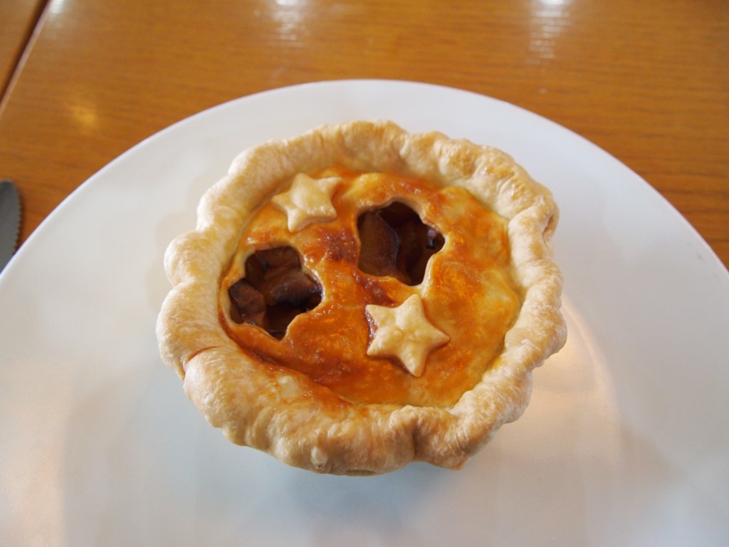 Piping hot apple pie 