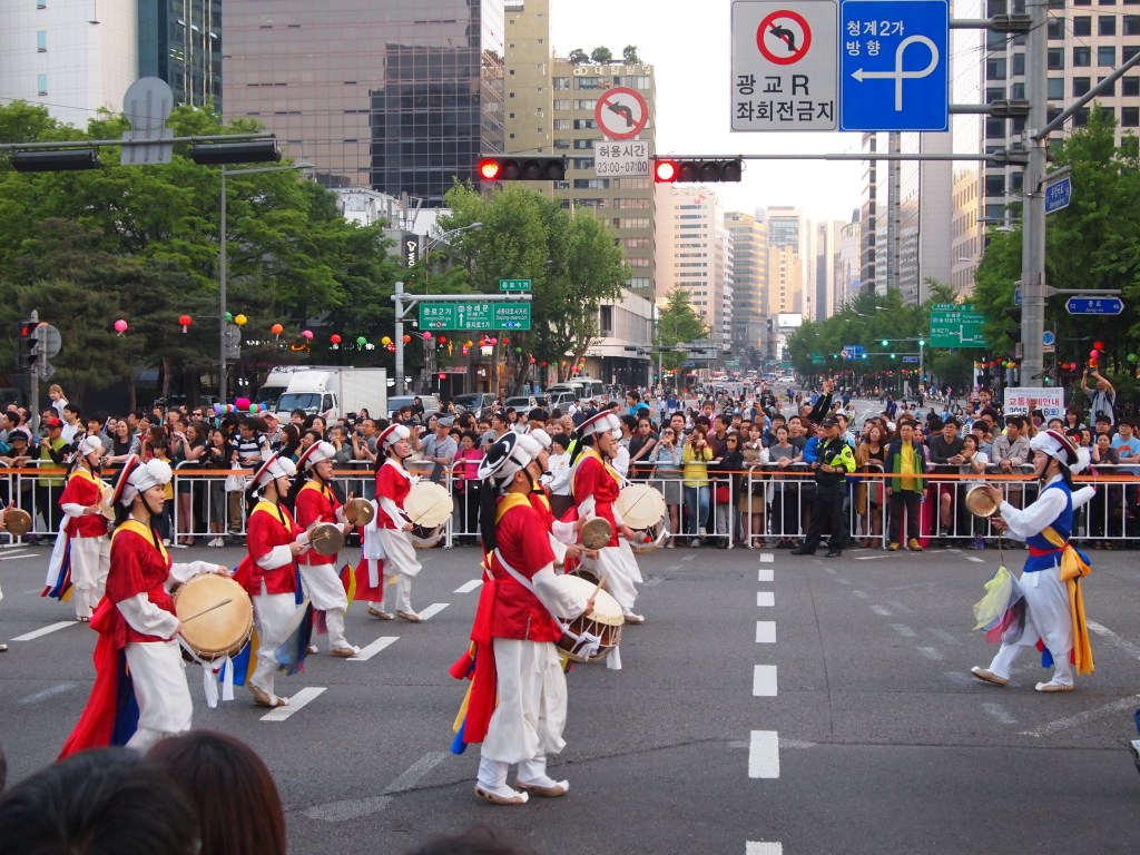 Traditional Korean drums were the perfect background to the parade