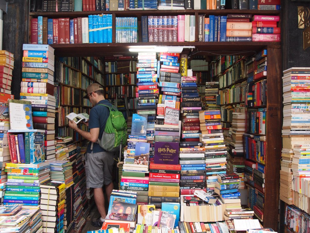 This store had a large selection of English books