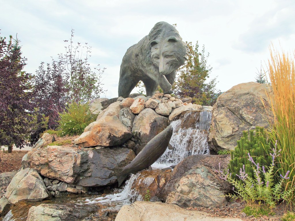An awesome salmon sculpture at the center of town